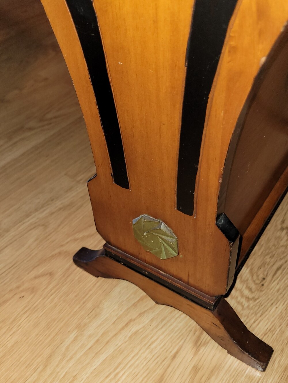 Vintage Magazine Rack - Picture 10 of 11